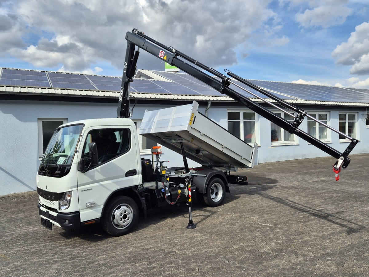 FUSO 3S15 Alukipper mit Ladekran Funk 3 x hydr. - Furgoneta basculante: foto 1 FUSO 3S15 Alukipper mit Ladekran Funk 3 x hydr. - Furgoneta basculante: foto 1