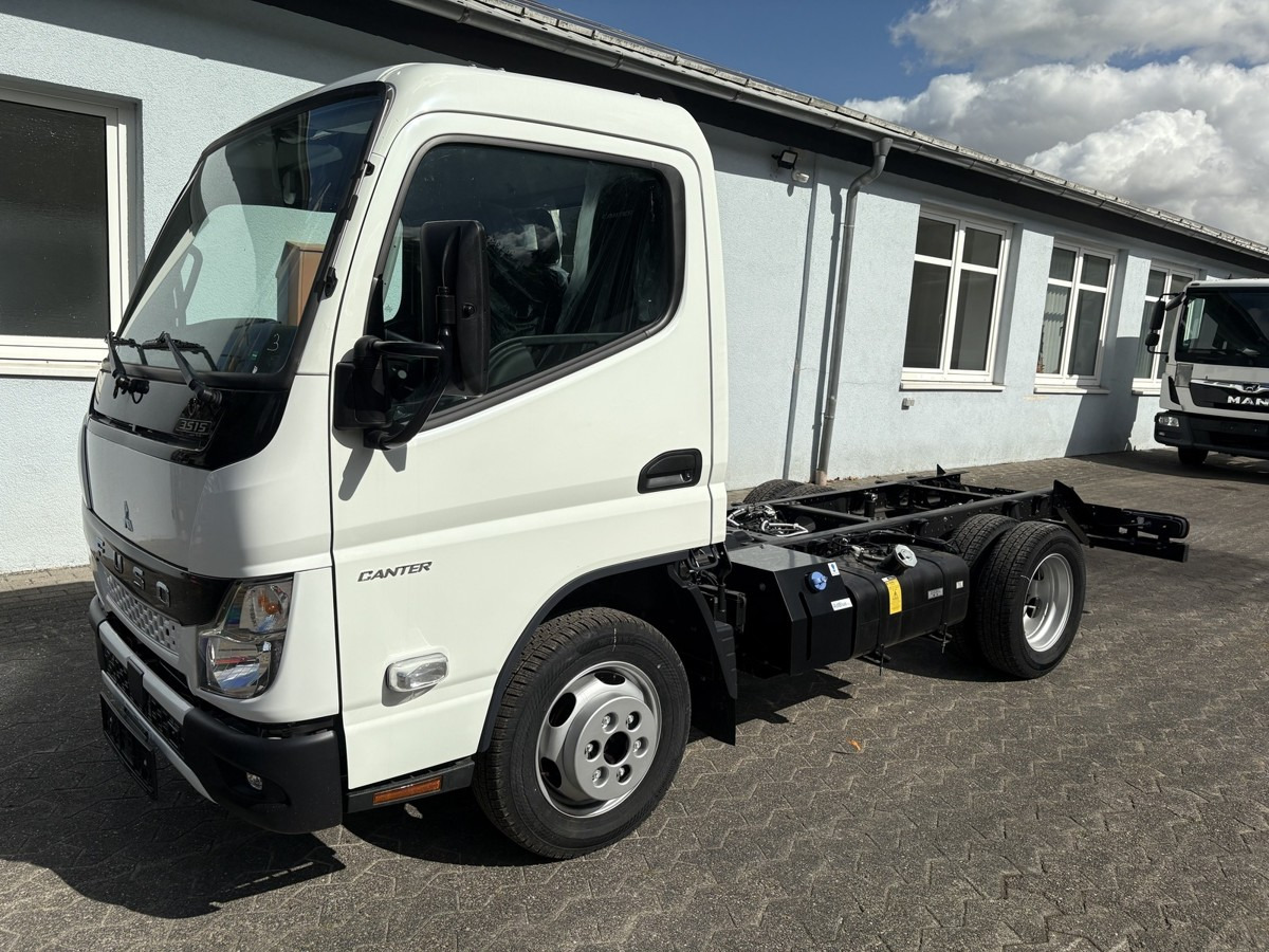 FUSO 3S15 Fahrgestell 2500 Nebenantrieb - Camión chasis: foto 1 FUSO 3S15 Fahrgestell 2500 Nebenantrieb - Camión chasis: foto 1