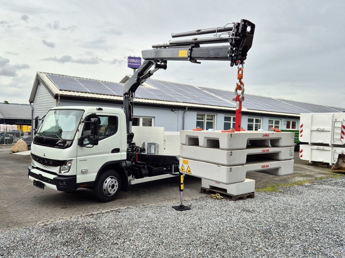 FUSO FUSO 9C18 Canter Alu Pritsche 5.5m Kran 3x hydr. - Furgoneta caja abierta: foto 1 FUSO FUSO 9C18 Canter Alu Pritsche 5.5m Kran 3x hydr. - Furgoneta caja abierta: foto 1