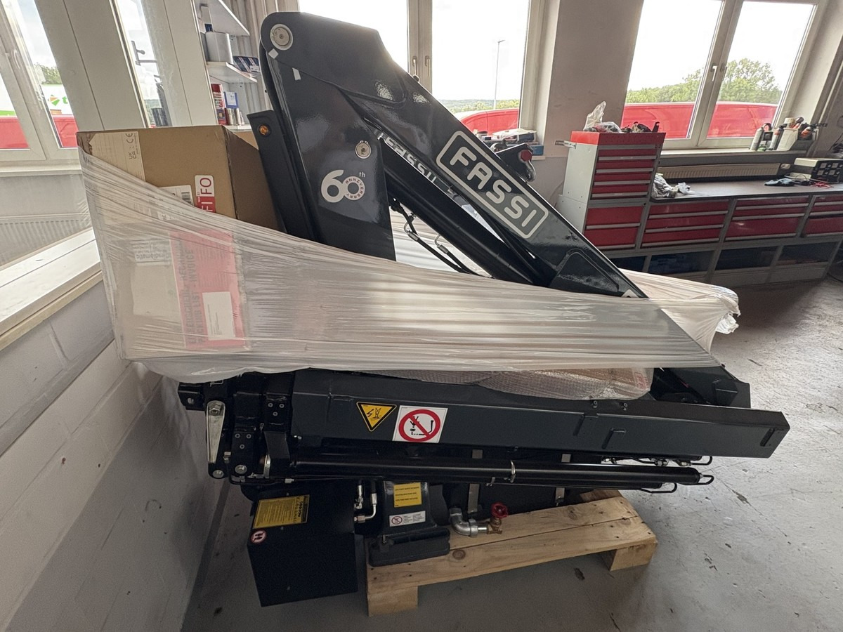 Ladekran Fassi F32A.023 Funk! NEU sofort verfügb - Grúa para camión: foto 1 Ladekran Fassi F32A.023 Funk! NEU sofort verfügb - Grúa para camión: foto 1