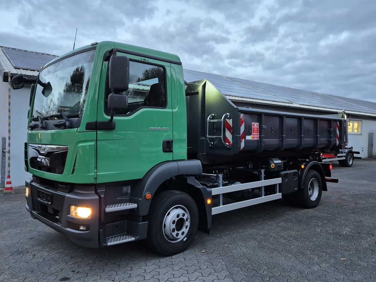 MAN TGM 15.250 Abrollkipper Multi Haken 900-1570mm - Camión multibasculante: foto 1 MAN TGM 15.250 Abrollkipper Multi Haken 900-1570mm - Camión multibasculante: foto 1