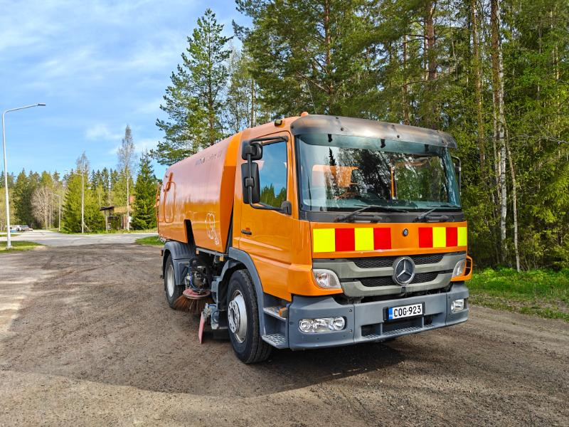 Bucher Cityfant 60 MB Atego - Barredora vial: foto 3 Bucher Cityfant 60 MB Atego - Barredora vial: foto 3
