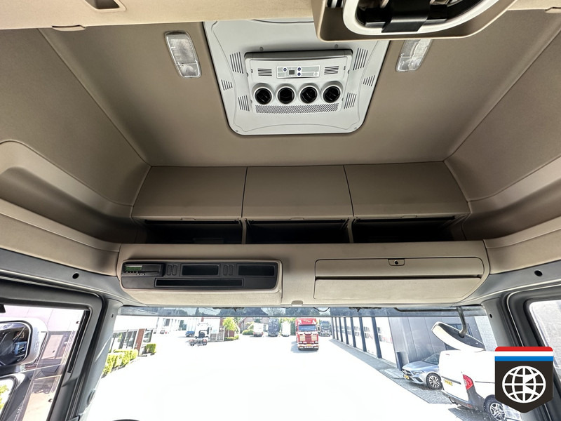 Scania R 410 Retarder / 8.1x2.5x2.65 / SLIDE ROOF / night ac / CLEAN TRUCK - Camión lona: foto 5 Scania R 410 Retarder / 8.1x2.5x2.65 / SLIDE ROOF / night ac / CLEAN TRUCK - Camión lona: foto 5