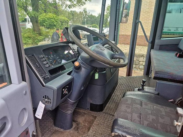 Foto del interior 1: Camión Mercedes-Benz Econic 2628