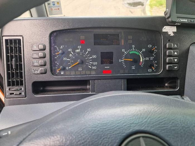 Camión Mercedes-Benz Econic 2628: foto 18
