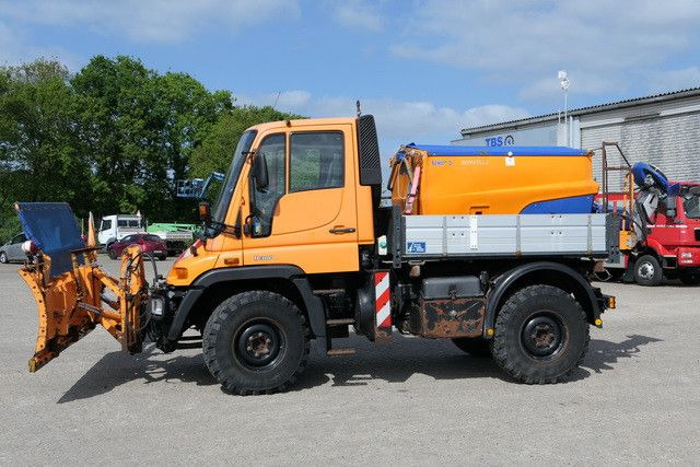 Unimog U 300 4x4, Schmidt, Streuer, Schild, Klima,27tkm - Furgoneta: foto 3 Unimog U 300 4x4, Schmidt, Streuer, Schild, Klima,27tkm - Furgoneta: foto 3