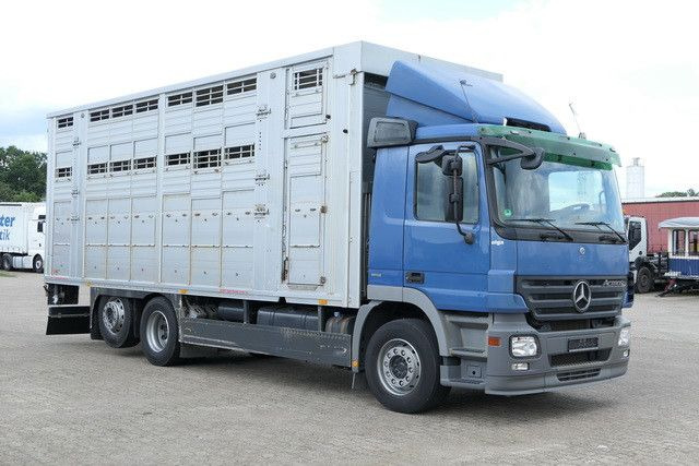 Mercedes-Benz 2541 L Actros 6x2, Finkl, 3 Stock,Kombi Liner XL - Camión para caballos: foto 4 Mercedes-Benz 2541 L Actros 6x2, Finkl, 3 Stock,Kombi Liner XL - Camión para caballos: foto 4