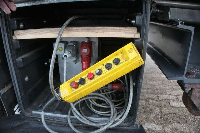 Semirremolque caja cerrada Sommer 2-Achser, elektr. Rolltor, BPW, 11.000mm lang: foto 8