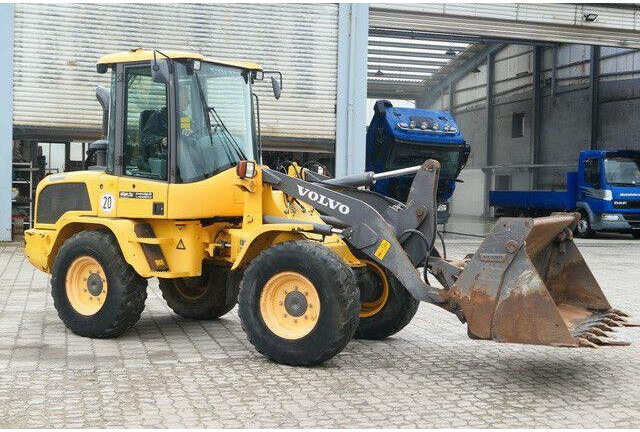 Volvo L30G, 4+1 Schaufel, Palettengabel, Hydr. S.W.S. - Cargadora de ruedas: foto 2 Volvo L30G, 4+1 Schaufel, Palettengabel, Hydr. S.W.S. - Cargadora de ruedas: foto 2