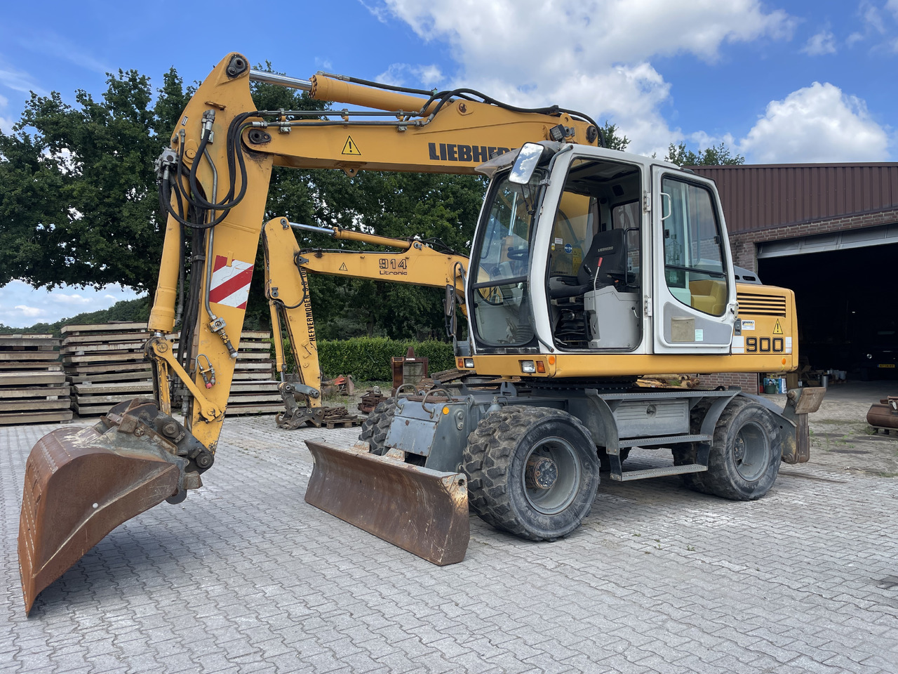 LIEBHERR A900C HD Litronic - Excavadora de ruedas: foto 1 LIEBHERR A900C HD Litronic - Excavadora de ruedas: foto 1