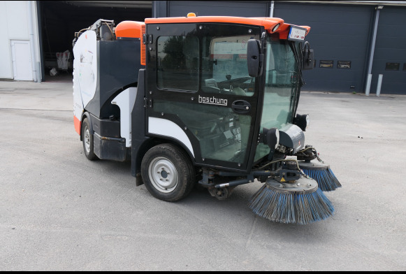 Camion balayeuse articulé Boschung S2 - Barredora vial: foto 1 Camion balayeuse articulé Boschung S2 - Barredora vial: foto 1