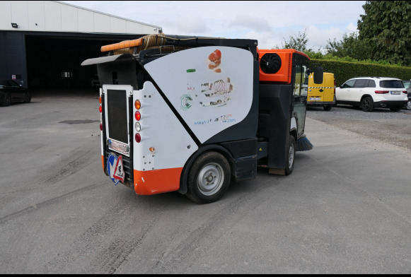 Camion balayeuse articulé Boschung S2 - Barredora vial: foto 4 Camion balayeuse articulé Boschung S2 - Barredora vial: foto 4