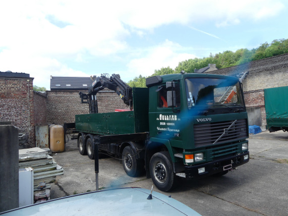 Camion plateau ridelle avec grue auxiliaire Volvo F12 (1994-64.040 km-VIN:YV2H5A7G6RA225775) - Camión caja abierta, Camión grúa: foto 2 Camion plateau ridelle avec grue auxiliaire Volvo F12 (1994-64.040 km-VIN:YV2H5A7G6RA225775) - Camión caja abierta, Camión grúa: foto 2