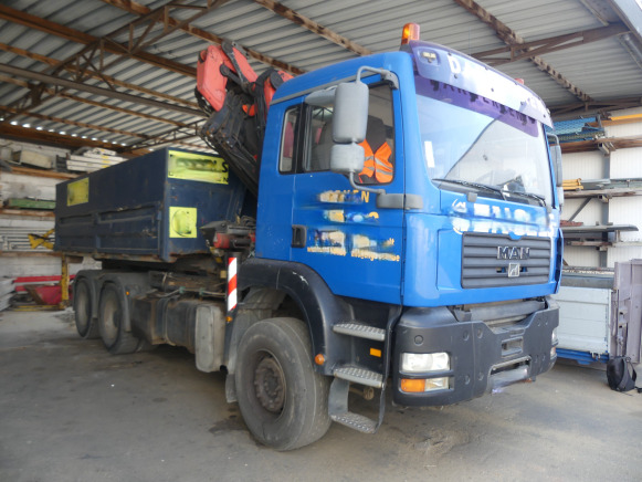 Camion porte container avec grue MAN TGA MH 26 FD (2005-455.395 km)(WMAH09ZZ96M427264) - Camión portacontenedore/ Intercambiable: foto 2 Camion porte container avec grue MAN TGA MH 26 FD (2005-455.395 km)(WMAH09ZZ96M427264) - Camión portacontenedore/ Intercambiable: foto 2