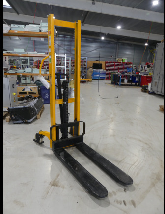 Gerbeur Manutan A170153 - Apilador: foto 1 Gerbeur Manutan A170153 - Apilador: foto 1