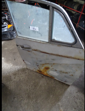 Portière de voiture et pneu MAURICE MINOR - Coche: foto 4 Portière de voiture et pneu MAURICE MINOR - Coche: foto 4