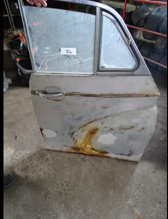 Portière de voiture et pneu MAURICE MINOR - Coche: foto 1 Portière de voiture et pneu MAURICE MINOR - Coche: foto 1