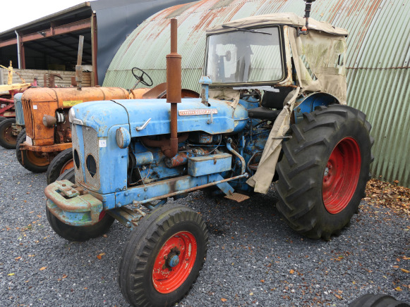 Tracteur agricole + treuil Ford Super Major - Tractor: foto 1 Tracteur agricole + treuil Ford Super Major - Tractor: foto 1
