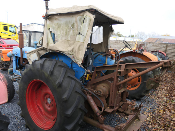 Tracteur agricole + treuil Ford Super Major - Tractor: foto 4 Tracteur agricole + treuil Ford Super Major - Tractor: foto 4