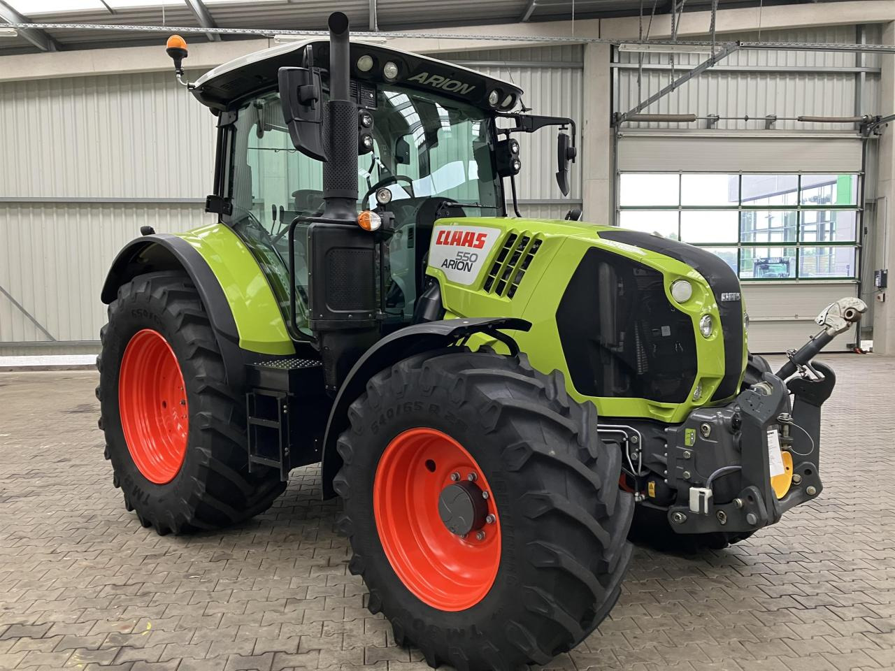 CLAAS Arion 550 - Tractor: foto 3 CLAAS Arion 550 - Tractor: foto 3