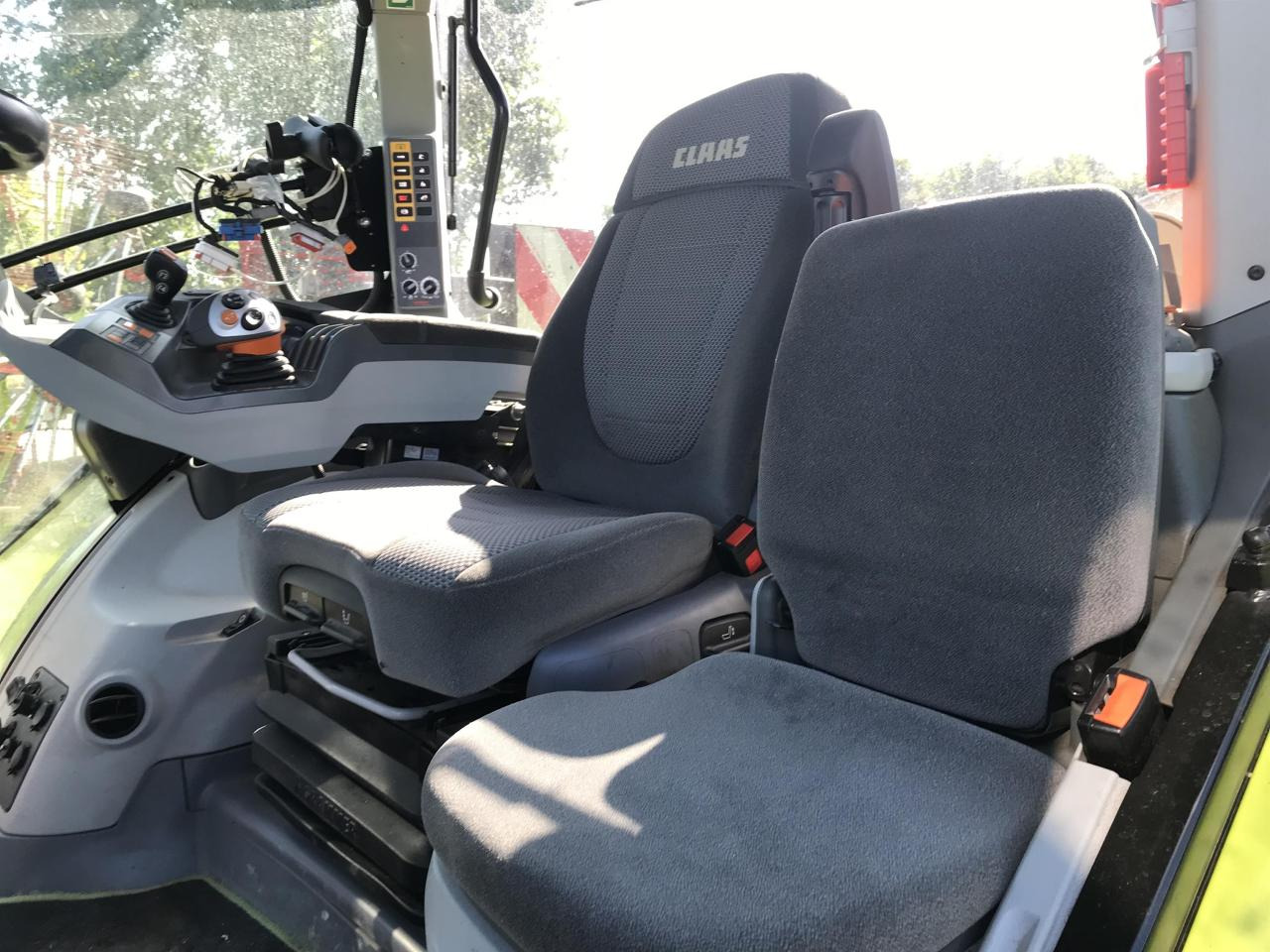 Tractor CLAAS Arion 660: foto 8
