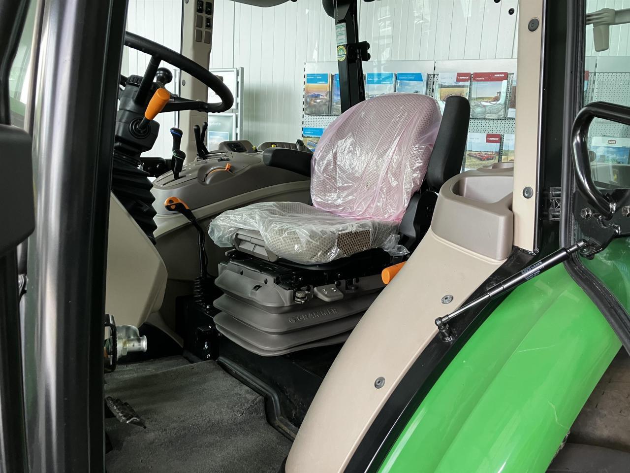 Tractor John Deere 5075E: foto 7 Tractor John Deere 5075E: foto 7