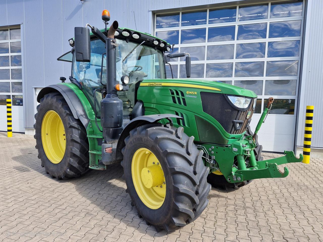 John Deere 6145R - Tractor: foto 1 John Deere 6145R - Tractor: foto 1