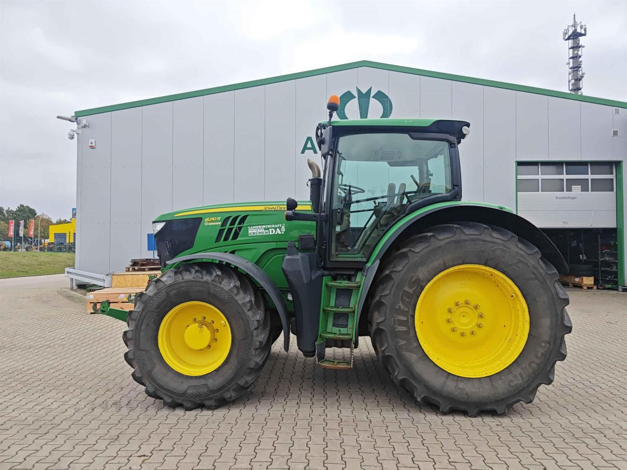 John Deere 6210R - Tractor: foto 2 John Deere 6210R - Tractor: foto 2
