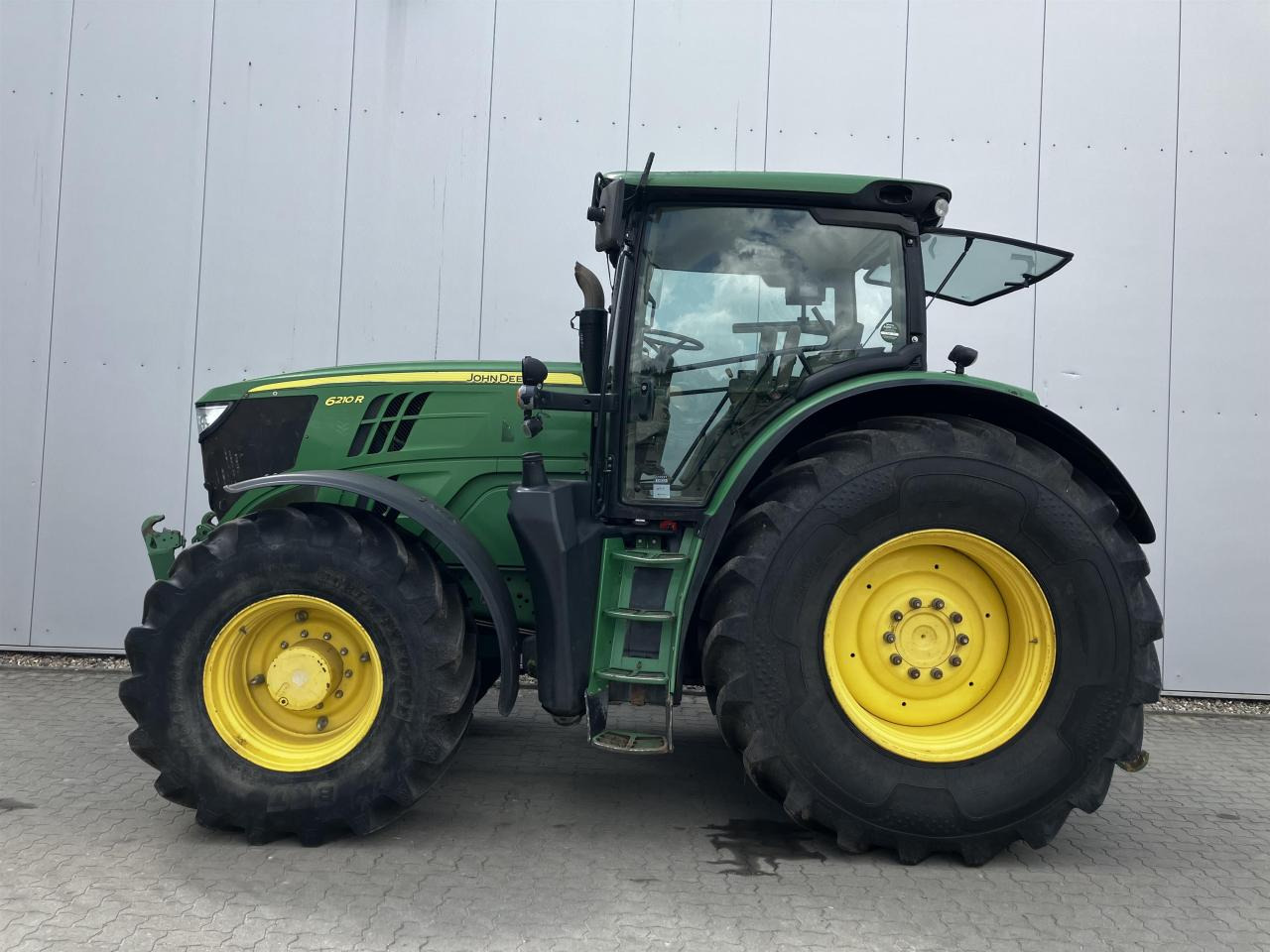 John Deere 6210R - Tractor: foto 1 John Deere 6210R - Tractor: foto 1