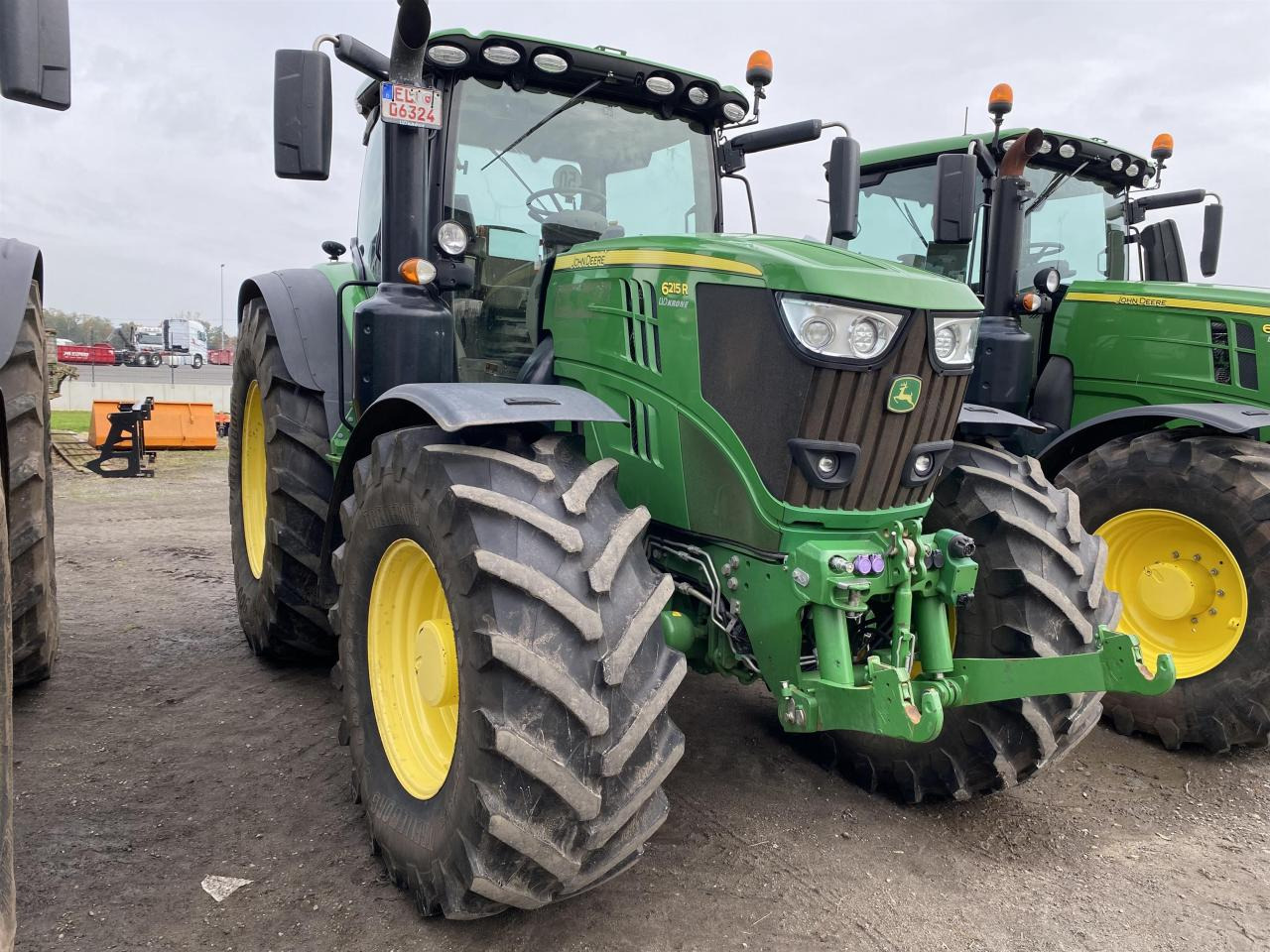 John Deere 6215R - Tractor: foto 1 John Deere 6215R - Tractor: foto 1