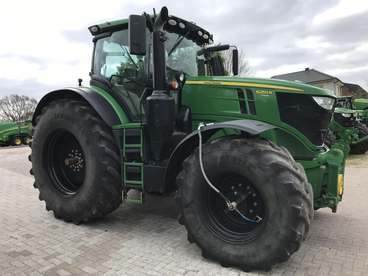 John Deere 6250R - Tractor: foto 2 John Deere 6250R - Tractor: foto 2