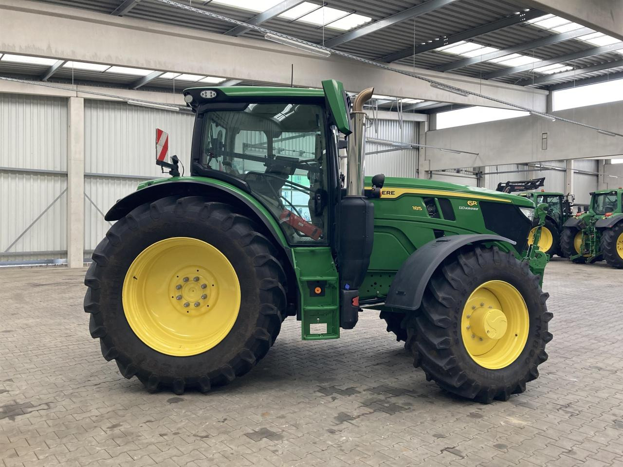 John Deere 6R 185 - Tractor: foto 5 John Deere 6R 185 - Tractor: foto 5