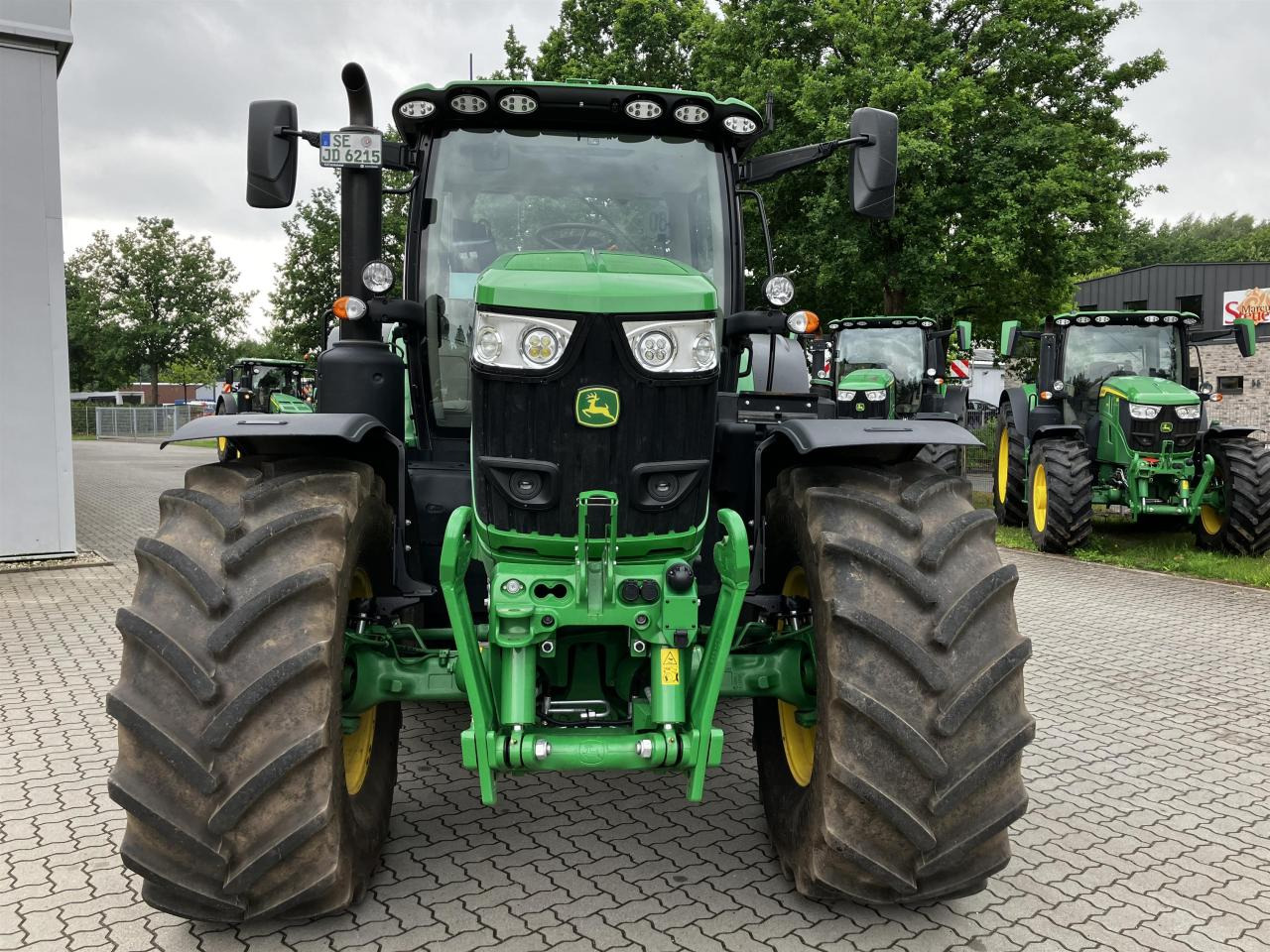 John Deere 6R 215 - Tractor: foto 2 John Deere 6R 215 - Tractor: foto 2