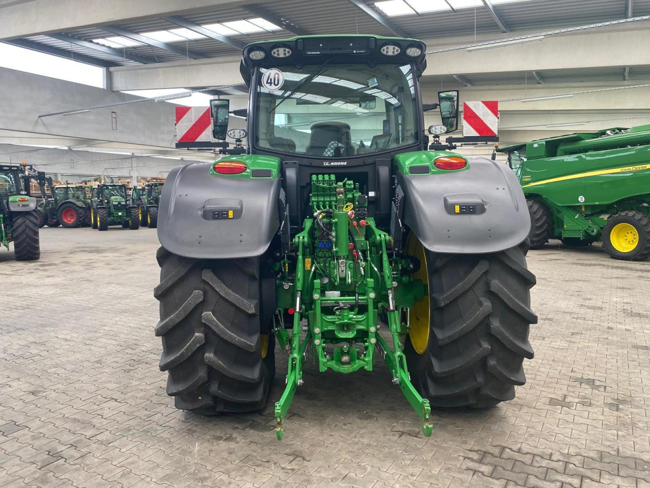 John Deere 6R 215 - Tractor: foto 5 John Deere 6R 215 - Tractor: foto 5