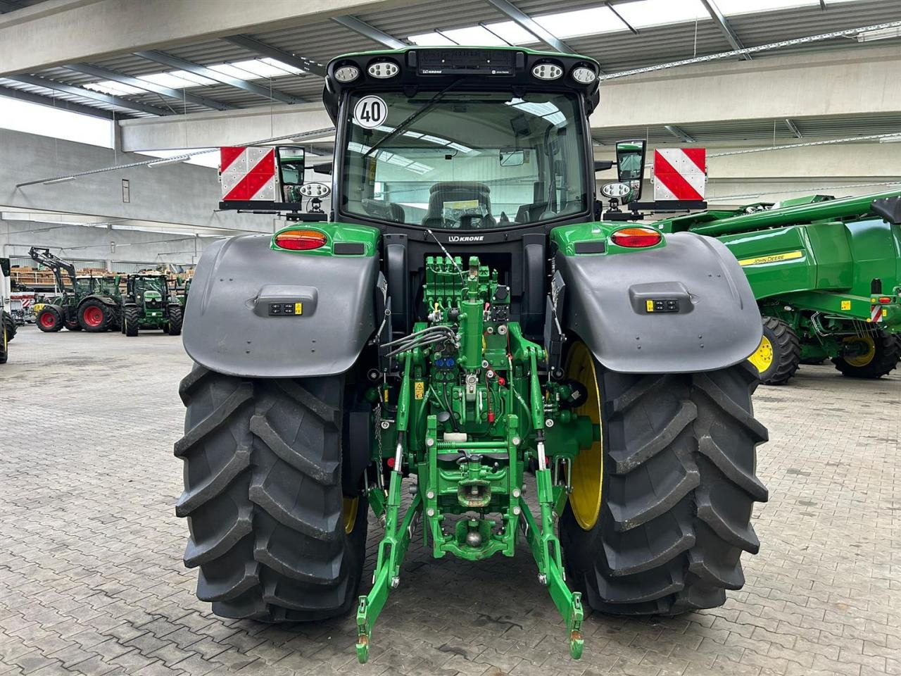 John Deere 6R 215 - Tractor: foto 3 John Deere 6R 215 - Tractor: foto 3