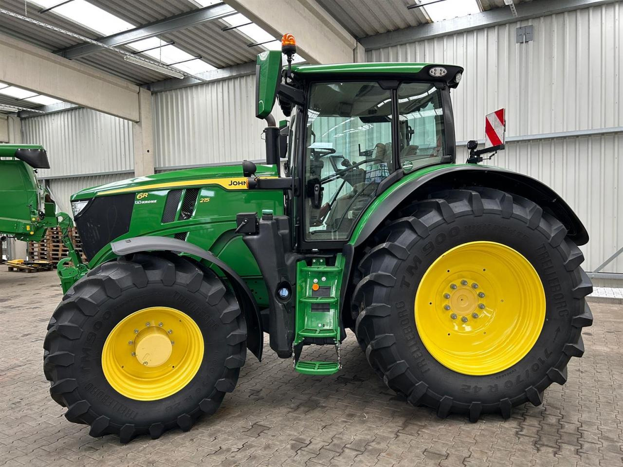 John Deere 6R 215 - Tractor: foto 4 John Deere 6R 215 - Tractor: foto 4