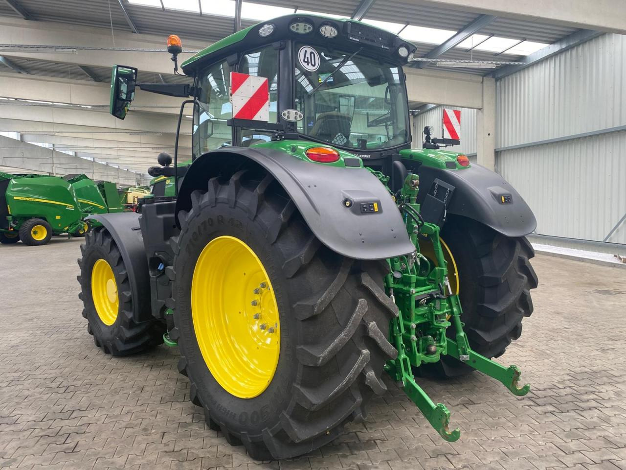 John Deere 6R 215 - Tractor: foto 4 John Deere 6R 215 - Tractor: foto 4