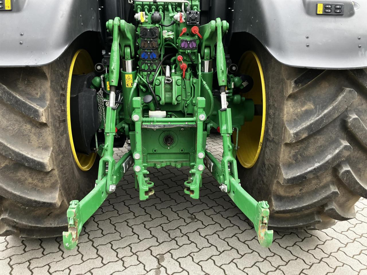 John Deere 6R 215 - Tractor: foto 5 John Deere 6R 215 - Tractor: foto 5