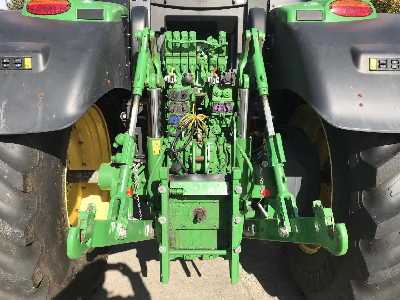 John Deere 6R 250 - Tractor: foto 5 John Deere 6R 250 - Tractor: foto 5