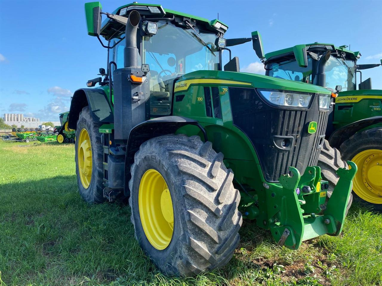 John Deere 7R 330 - Tractor: foto 2 John Deere 7R 330 - Tractor: foto 2