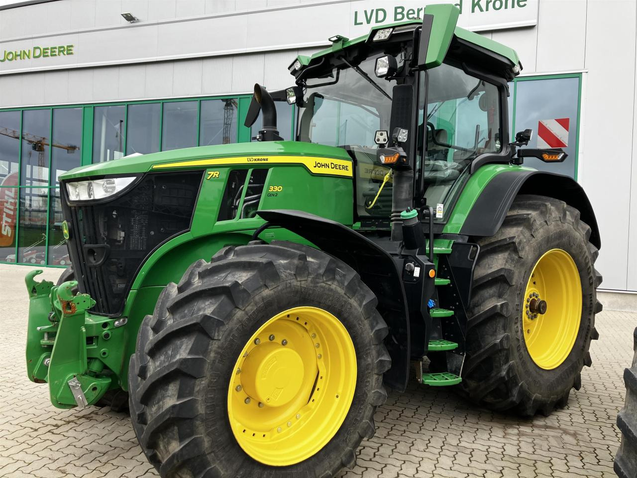 John Deere 7R 330 - Tractor: foto 1 John Deere 7R 330 - Tractor: foto 1