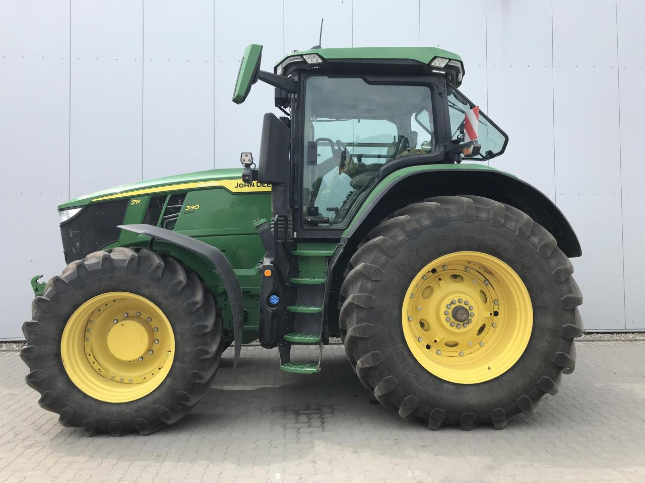 John Deere 7R 330 - Tractor: foto 1 John Deere 7R 330 - Tractor: foto 1