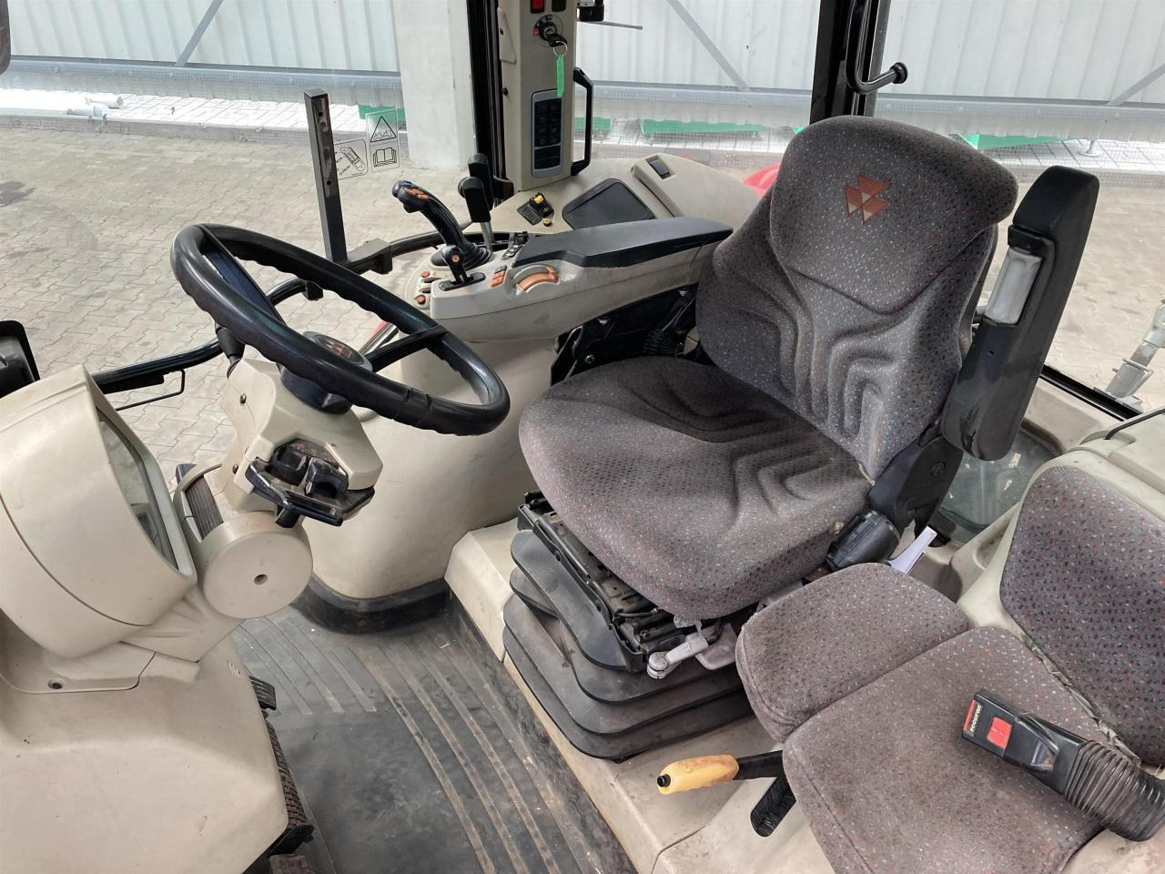 Massey Ferguson 5611 Dyna 4 - Tractor: foto 4 Massey Ferguson 5611 Dyna 4 - Tractor: foto 4