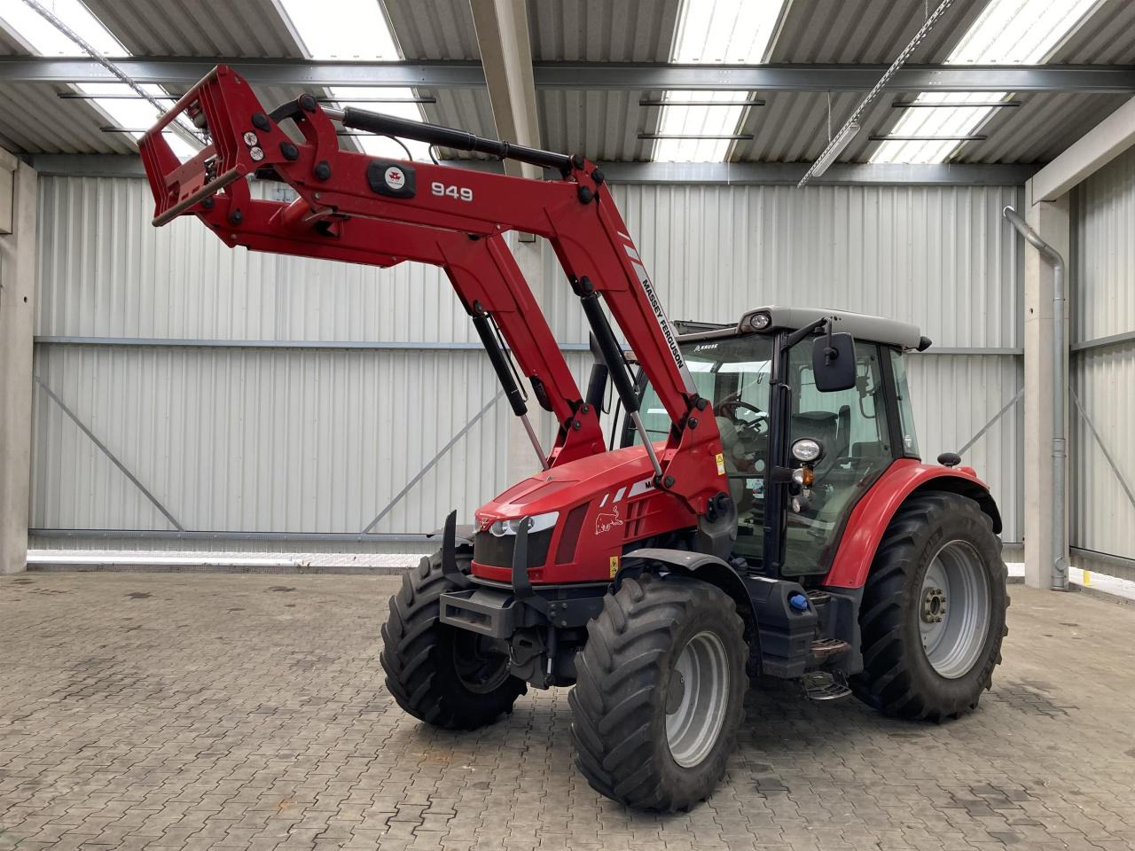Massey Ferguson 5611 Dyna 4 - Tractor: foto 1 Massey Ferguson 5611 Dyna 4 - Tractor: foto 1