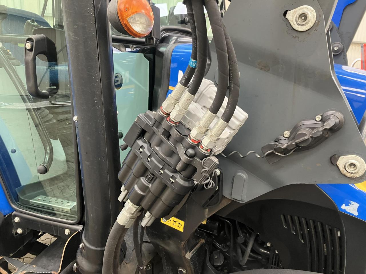 Tractor New Holland T 5.105: foto 14