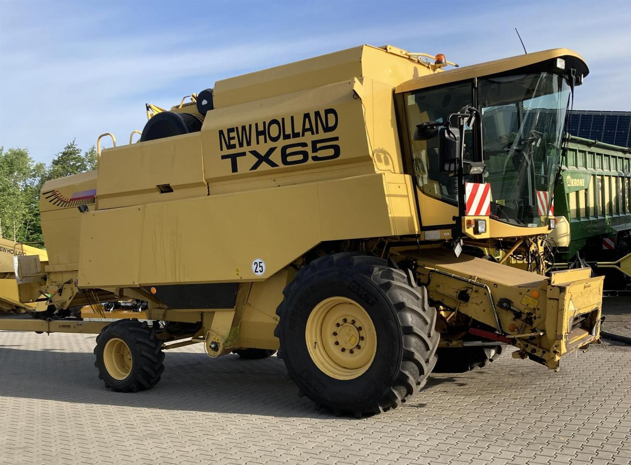 New Holland TX 65 Plus - Cosechadora de granos: foto 2 New Holland TX 65 Plus - Cosechadora de granos: foto 2
