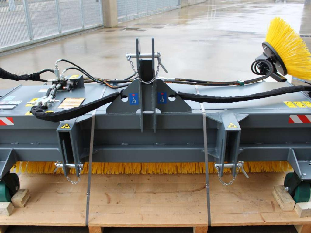 CM Crusher CBS 150 Sweeping Bucket - Barredora cucharón para Minicargadora: foto 2 CM Crusher CBS 150 Sweeping Bucket - Barredora cucharón para Minicargadora: foto 2