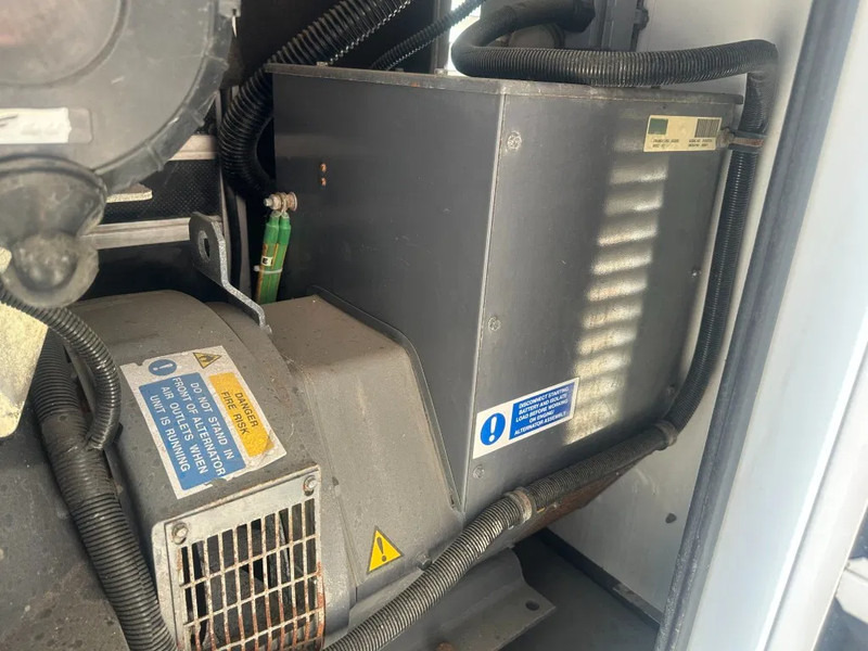 Generador industriale Iveco FPT NEF45 SM1A.A004 Stamford 60 kVA Silent Rental generatorset: foto 12