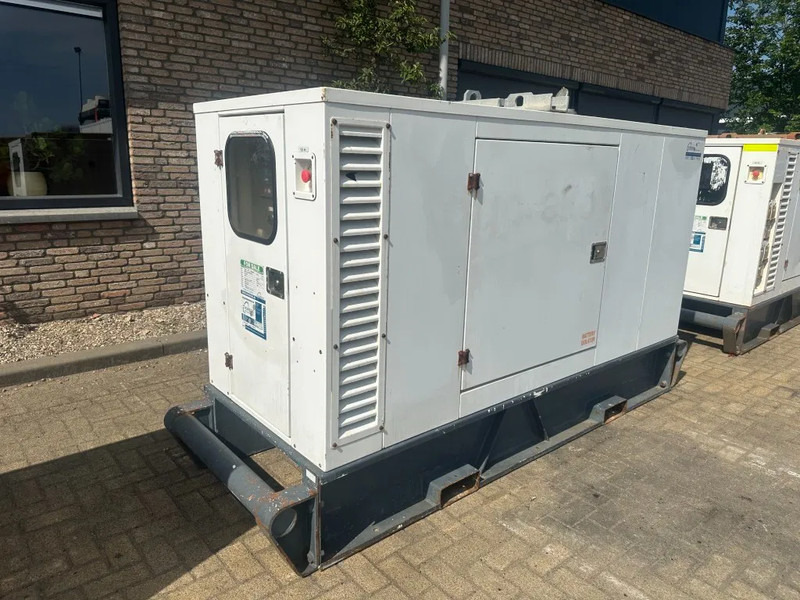 Generador industriale Iveco FPT NEF45 SM1A.A004 Stamford 60 kVA Silent Rental generatorset: foto 9