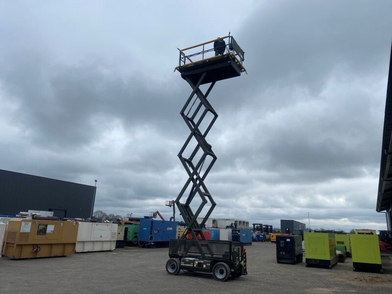 JLG M3369 Hybride Elektra / Diesel 12 meter werkhoogte Schaarhoogwerker Overstock 4 uur ! as New ! - Plataforma de tijeras: foto 2 JLG M3369 Hybride Elektra / Diesel 12 meter werkhoogte Schaarhoogwerker Overstock 4 uur ! as New ! - Plataforma de tijeras: foto 2